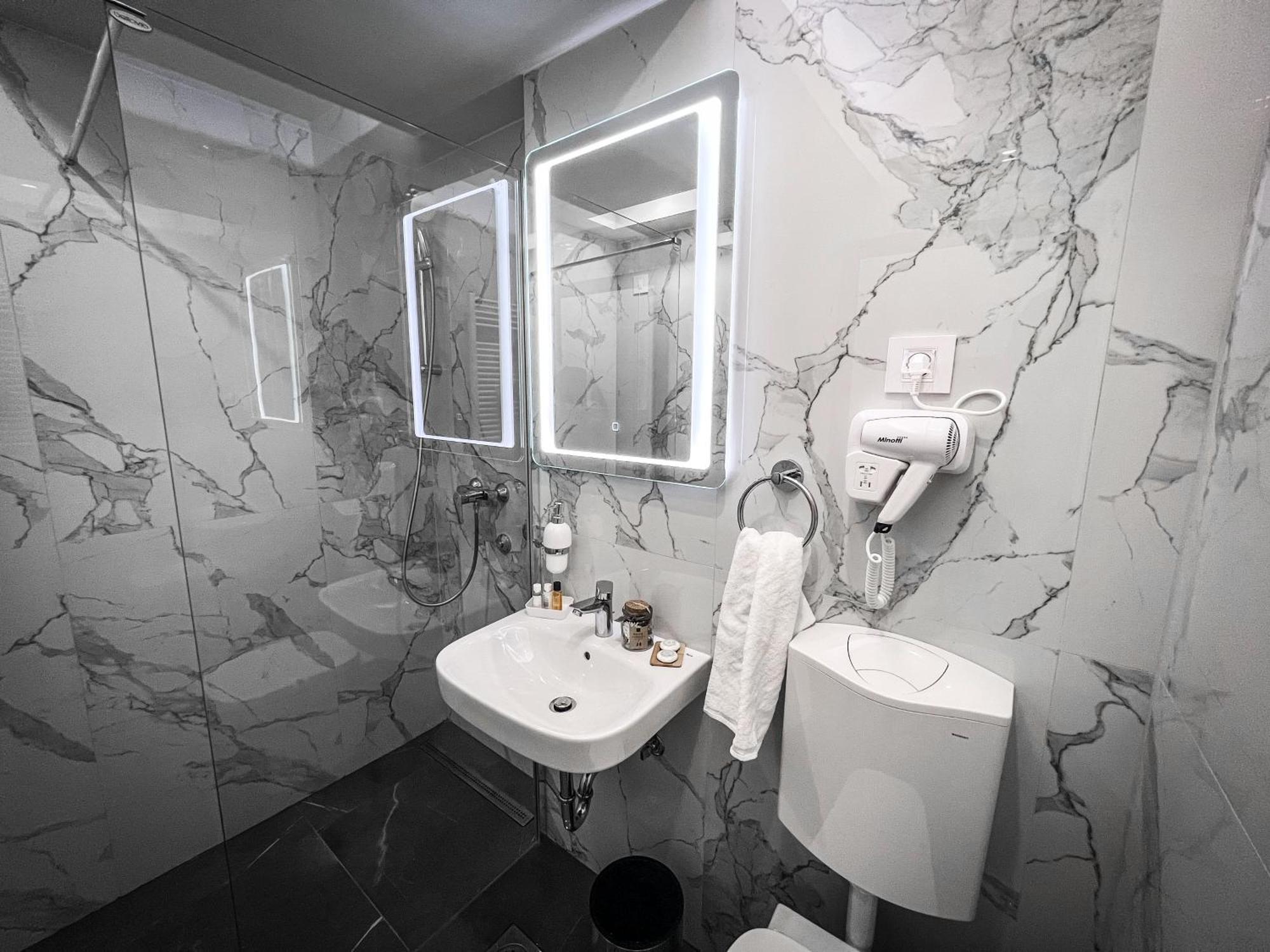 Hotel Laktaši Екстериор снимка